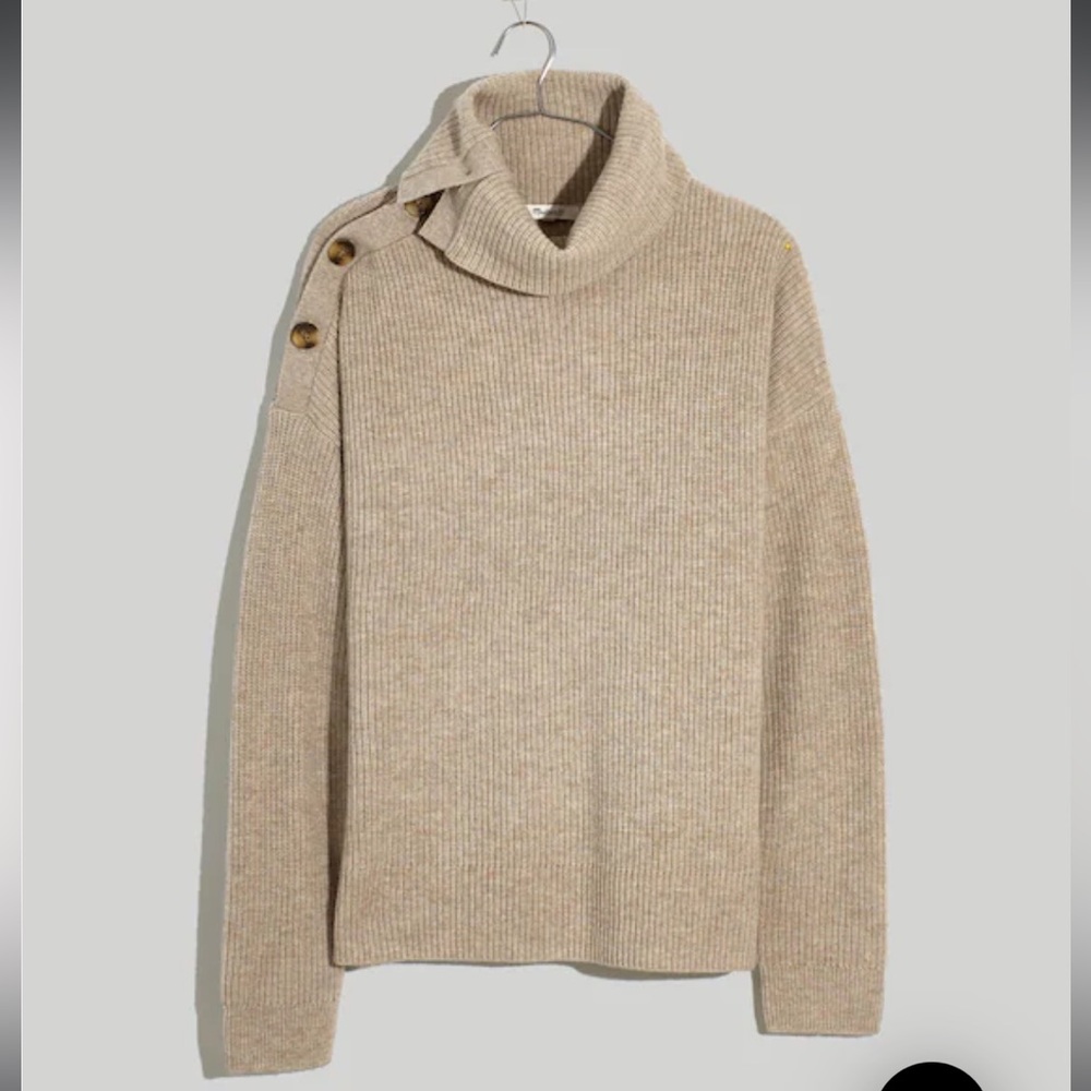 Women’s Madewell Beige/Brown Sweater with Tortoise Button Detail